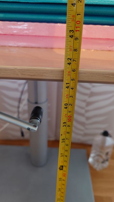 Birou reglabil pe inaltime manual, picior central, se poate automatiz