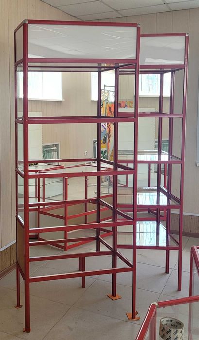 Торговое оборудование ,стеллажи  витрины в комплекте