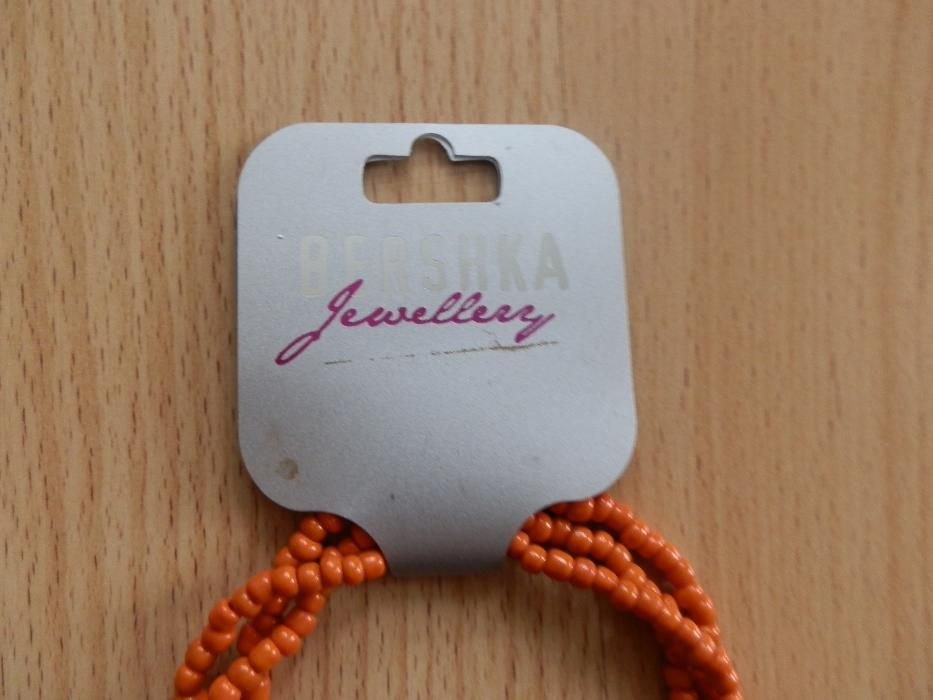 Колие Bershka