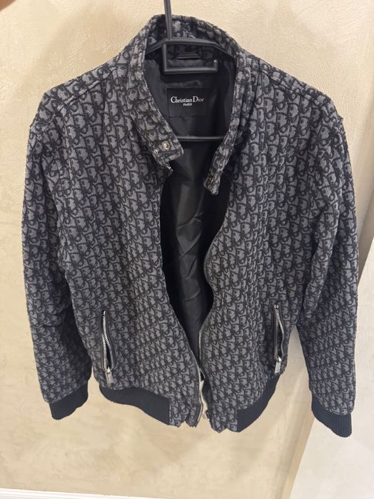 Продам Ветровку Dior