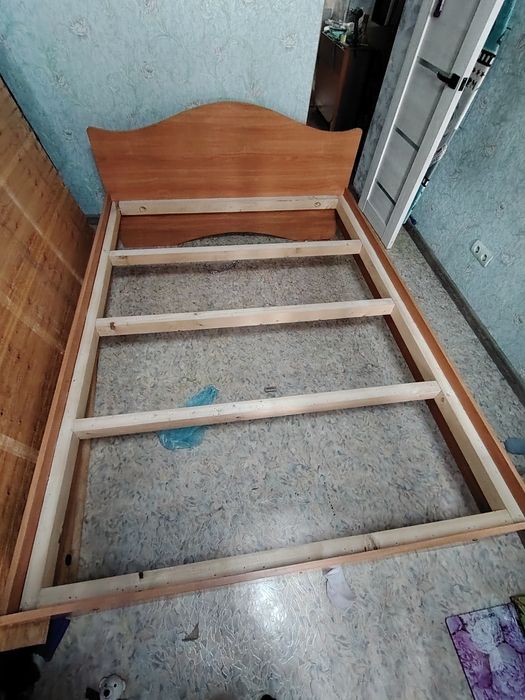 Продам  двуспальную кровать