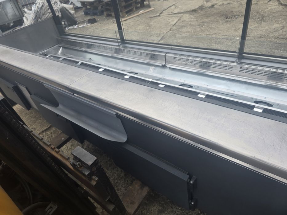 Vitrina  mezeluri / lactate