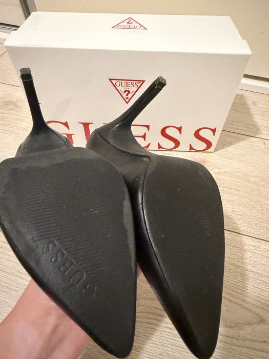 Pantofi cu toc Guess