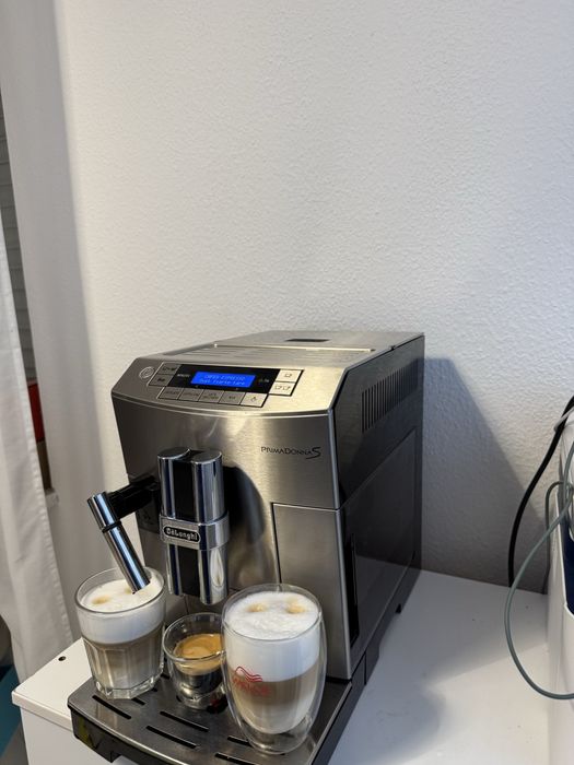 Aparat de cafea boabe/expresor automat Delonghi Prima Dona S Cappucino