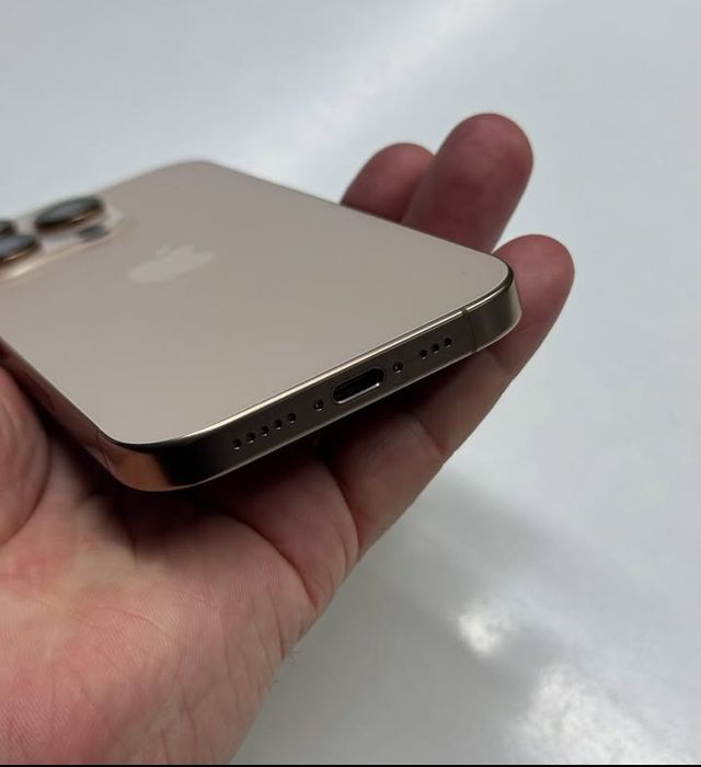 Продам телефон iPhone 16 Pro