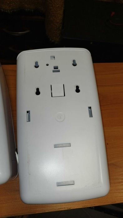 Автоматичен диспенсър HMI experience and quality за дезинфектанти