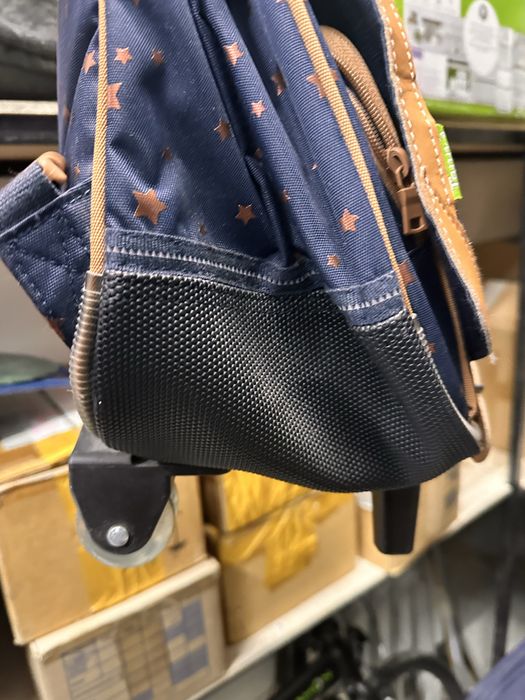 Детский портфель на колесиках.