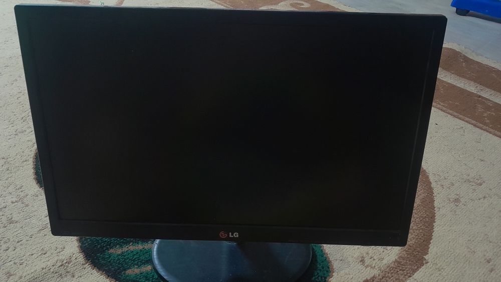 Продам бу манитор LG
