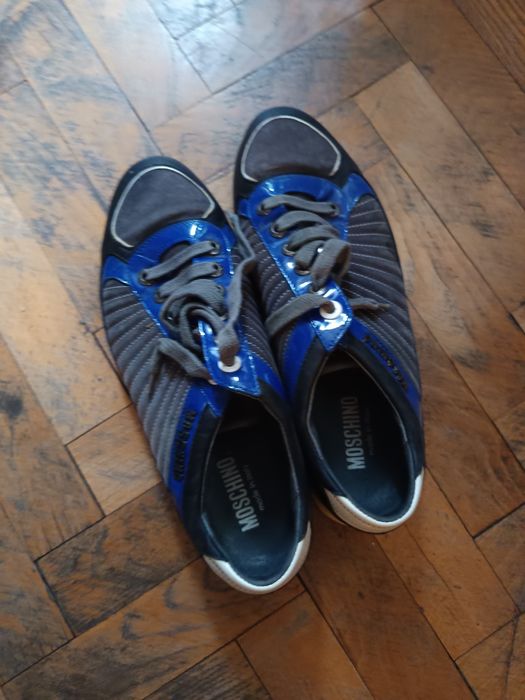 Продавам обувки MOSCHINO