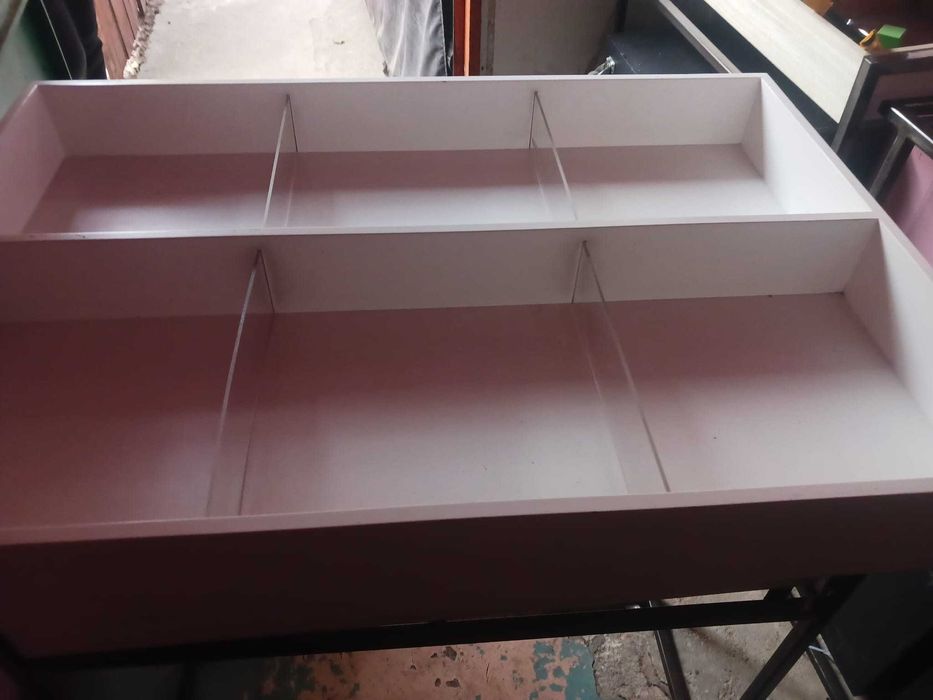 Măsuțe expunere-vanzare accesorii