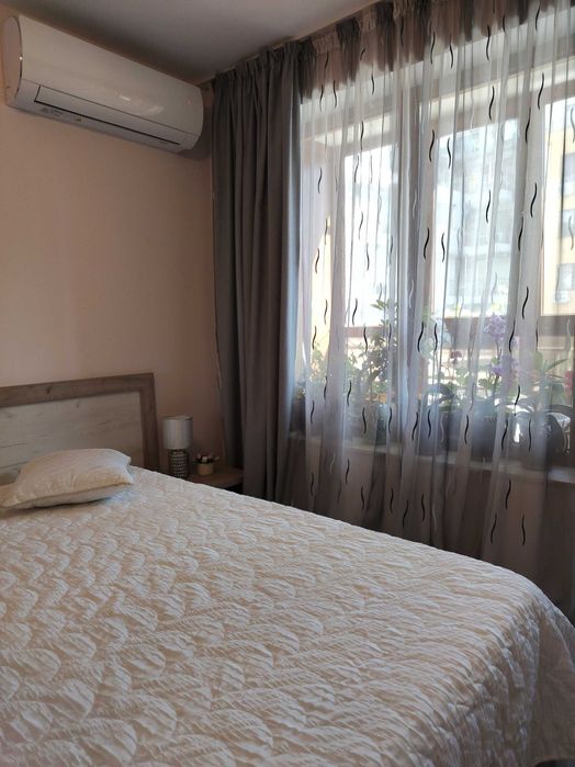 Луксико е с гараж ап.двустаен за нощувки до Гранд мол Лабиринт Фамилия