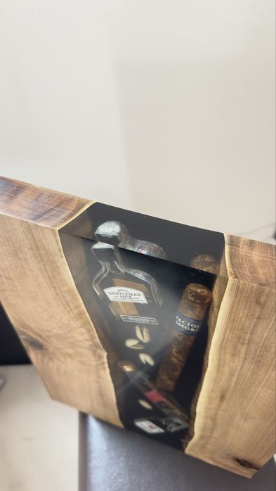 Дъска от орех и епоксидна смола