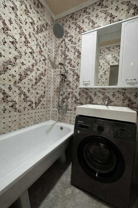 Продам 2х комн кв Батыс в самом центре