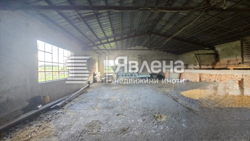 Продава се Склад в с. Алдомировци, Област София-област - 216 кв.м за 301 €/кв.м - Снимка #1