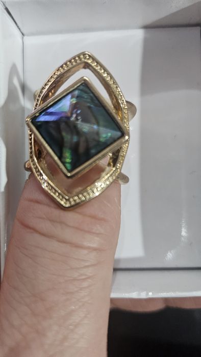 Пръстен на фирма AVON