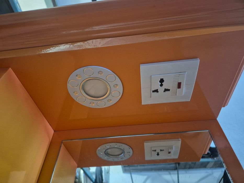 Зеркало со шкафом