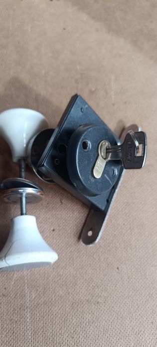 Продам внутреннии замок