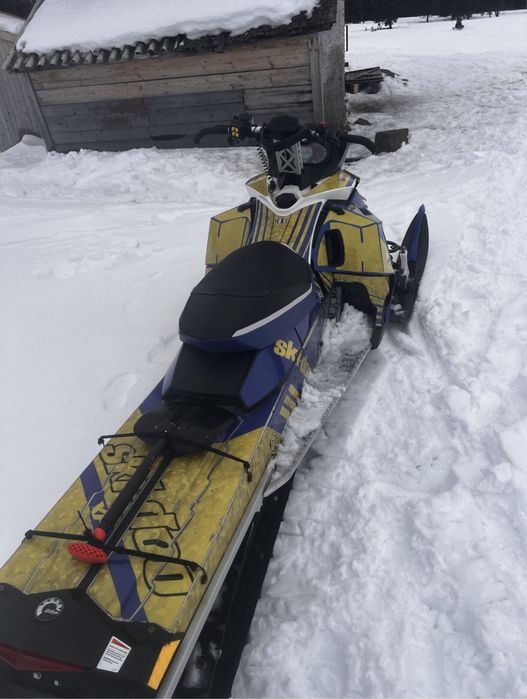 Snowmobil Ski Doo summit 800R 2009