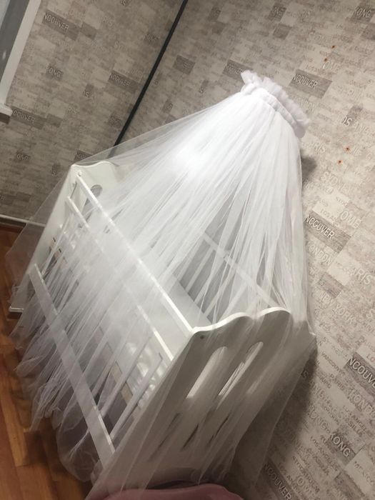 Продам детскую кроватку,в подарок балдахин