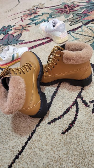 Продаётся женские сапоги