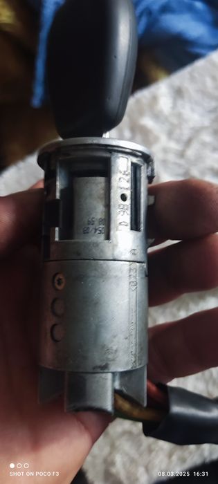 Продавам контактен ключ за Клема контактен ключ за Дачия Логан/Сандеро