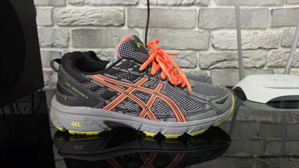 Оригинальные кроссы ASICS