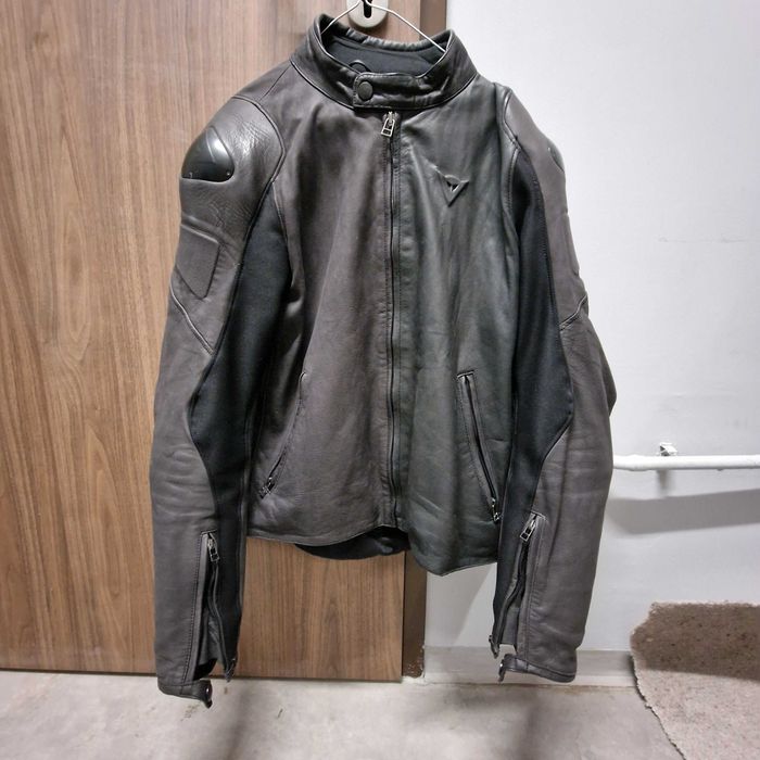 GEACA MOTO PIELE DAINESE Marimea M protectii interioare si TITAN umeri