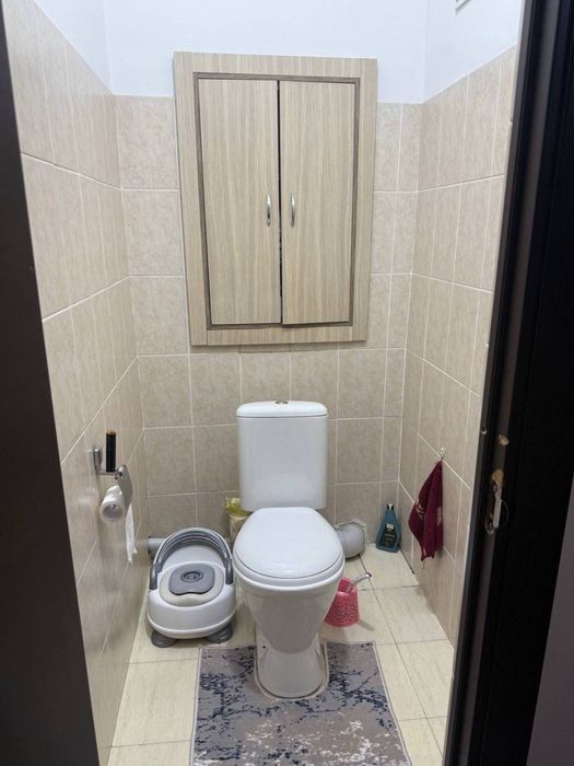 Сергели 16А да 3 хона 5 этаж ремонти билан срочно сотилади