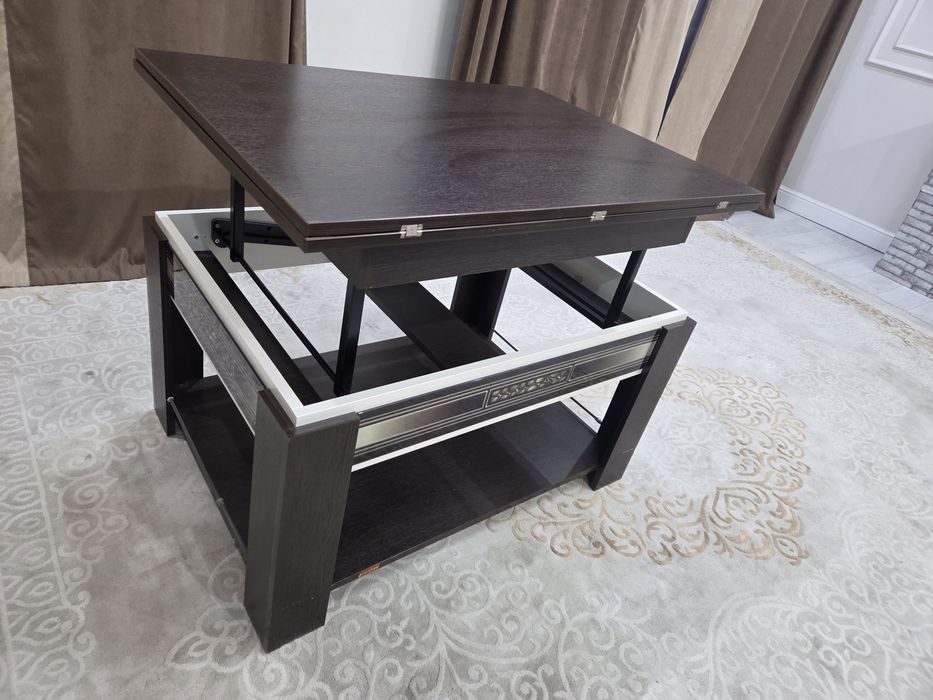 Продаю стол трансформер на колесиках