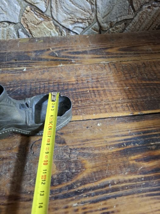 Метална обувка пепелник