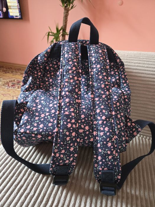 Нова дамска раничка Естил