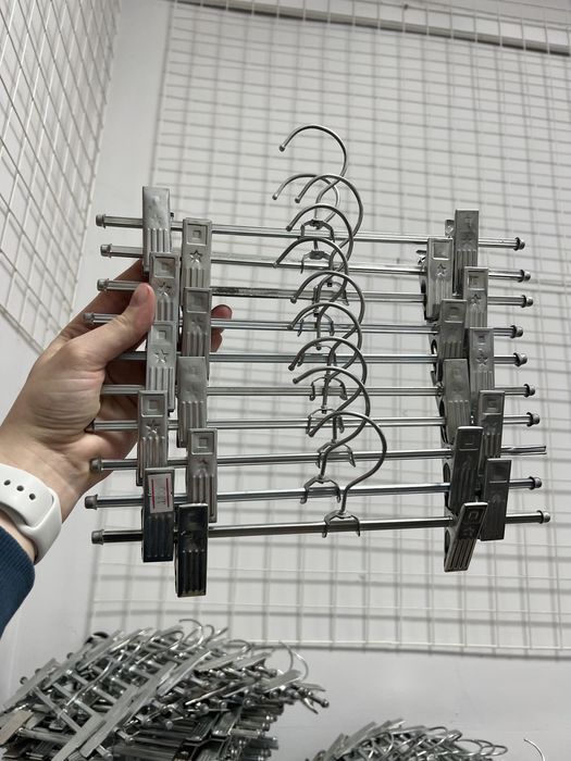 Манекены, вешалки