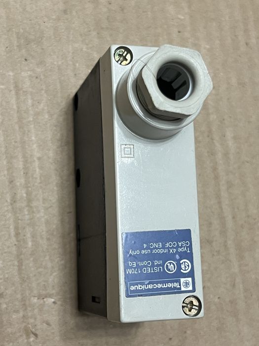 Senzor fotoelectric industrial Schneider Electric Telemecanique XUJ-T700318 24-240V AC/DC OsiSense