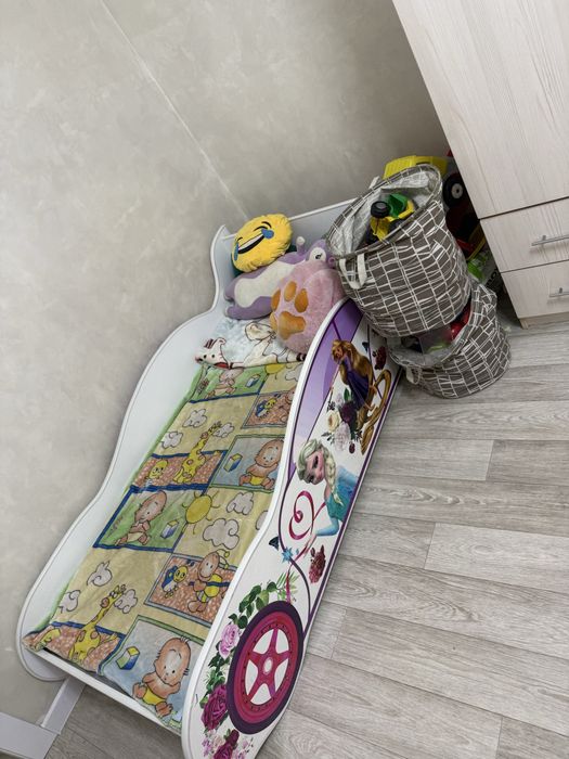 Кроватка машина для девочки