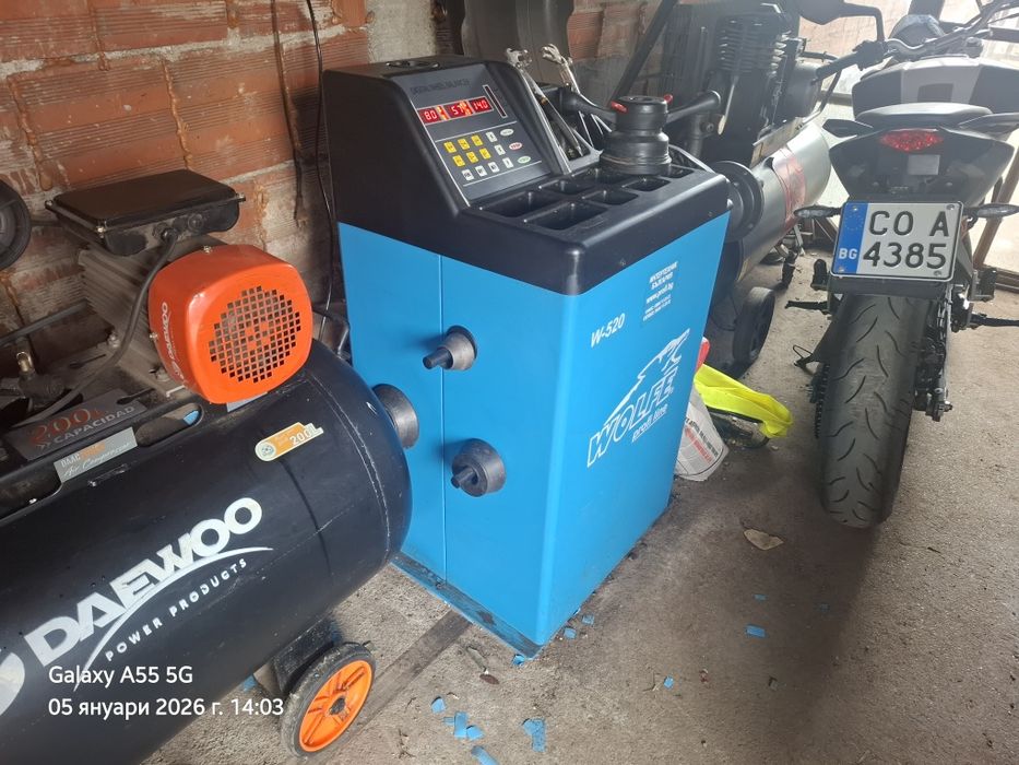 Продавам  2бр  машини баланс  +демонтажна  2бр триногиа