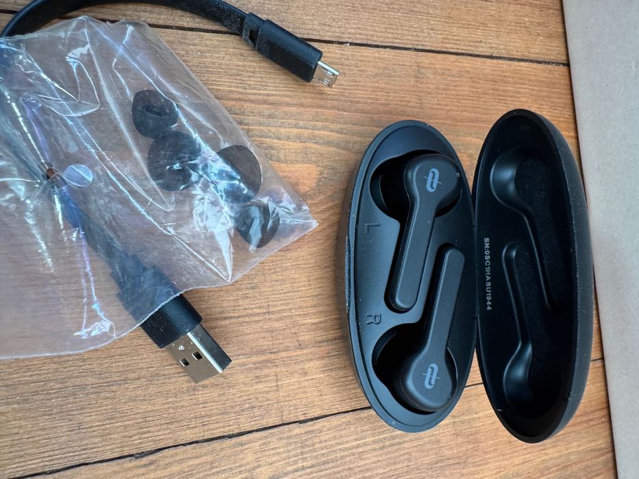 Безжични слушалки тип earbuds