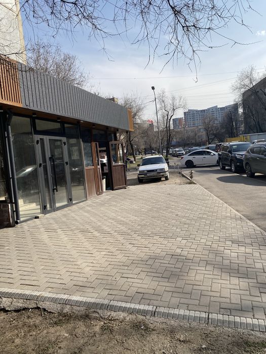 Помещение вдоль дороги на первом этаже сдам в аренду на долгии период.