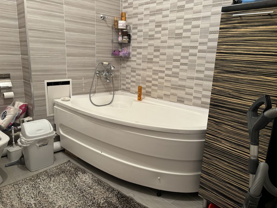 Угловая ванна б/у в хорошем состоянии