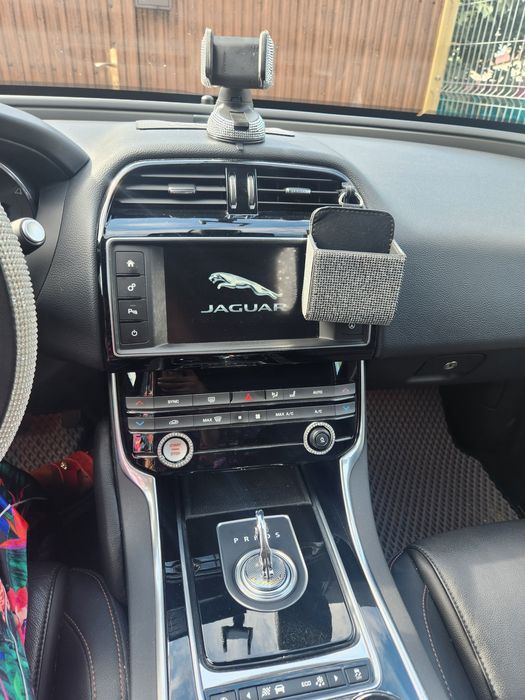 Vând Jaguar xe motor defect