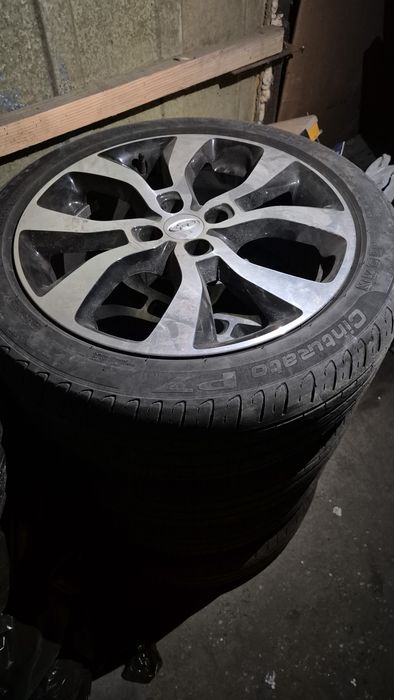 Продам комплект резины с дисками.
