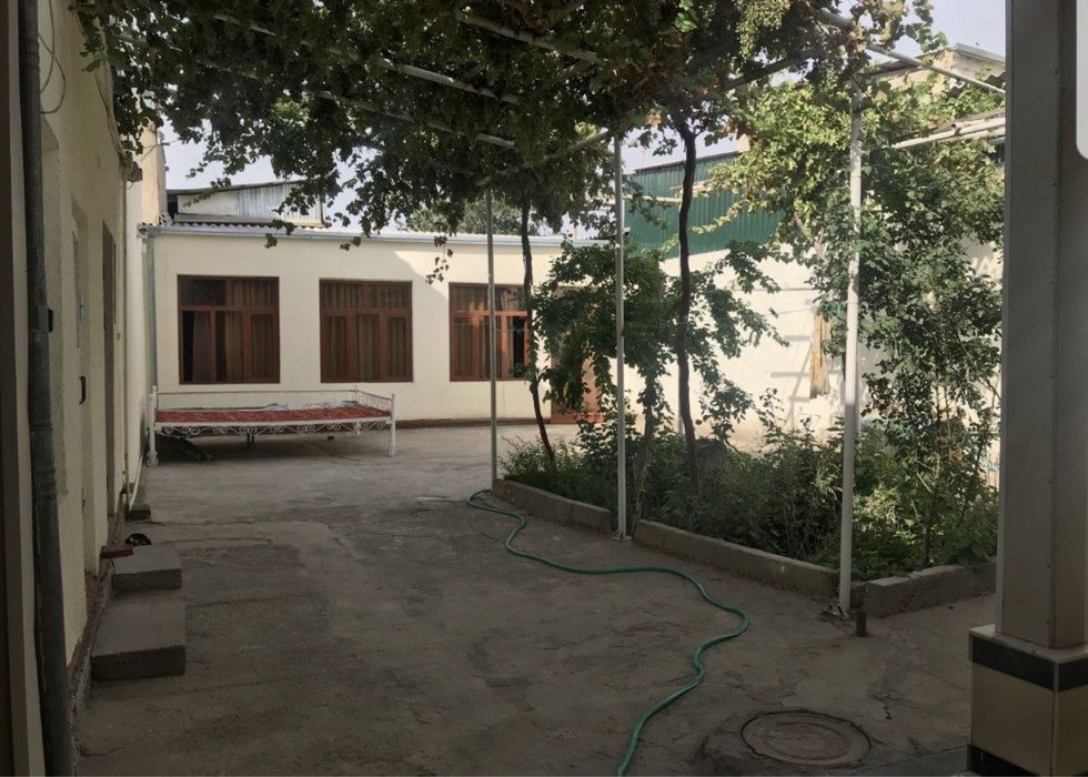 срочно продаётся Eski shaharda (labi hovuz) 4.5 sotix hovli sotiladi