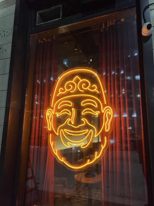 Неоновый вывеска неон