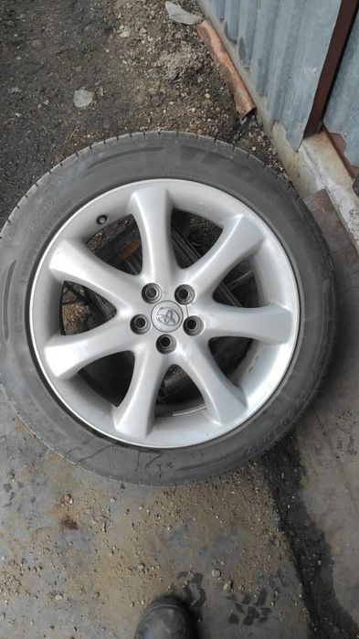 Продам Резину с дисками 215/50/17.