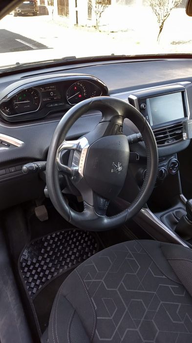 Peugeot 2008/2015/1.2vti