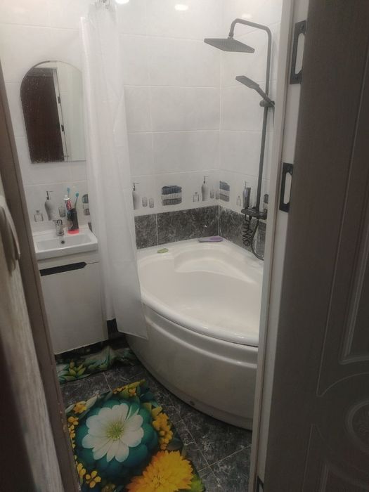 Продаётся 1в2/2/4 Авиасозлар 2, балкон 1,5на6