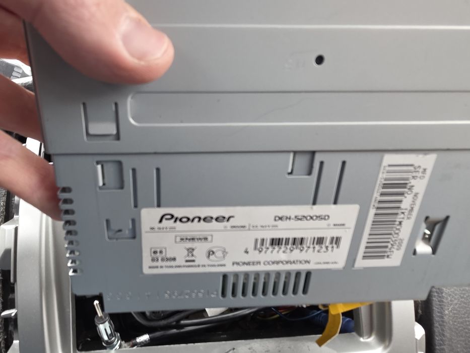 Продавам Pioneer deh-5200sd