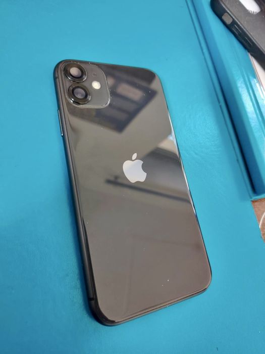 iPhone 11 в хорошем состоянии