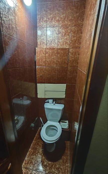 Yunusobod 8-kvartal 2xona 2 etaj srochna sotiladi!