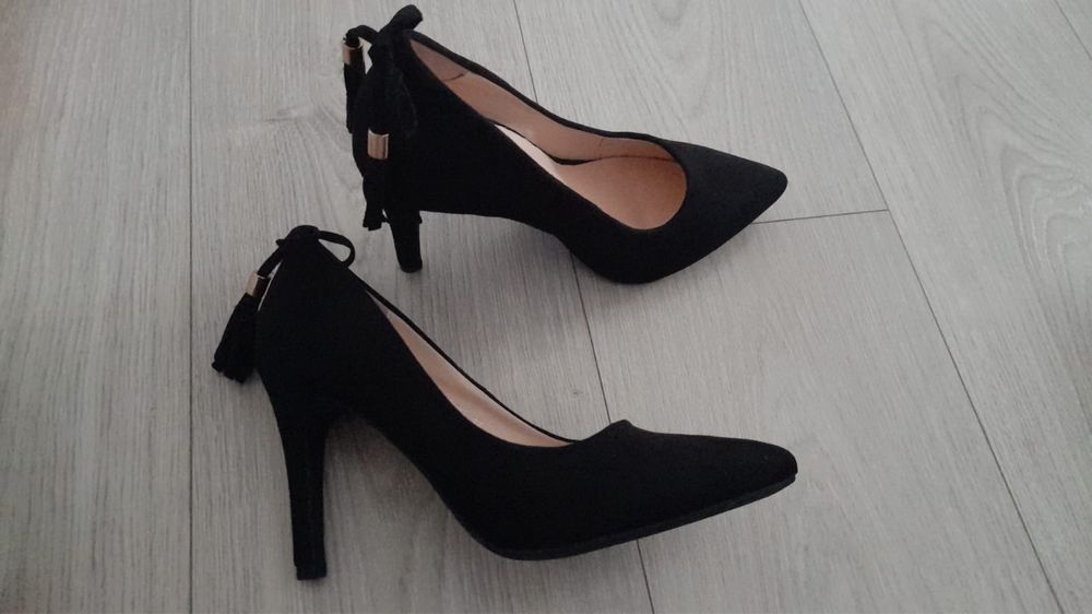 Papuci cu toc eleganti