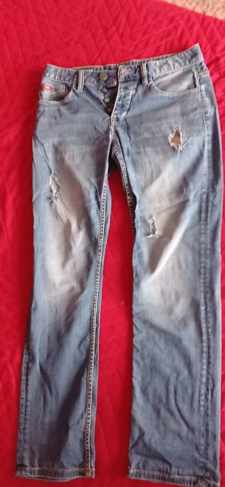 Мъжки скъсани дънки